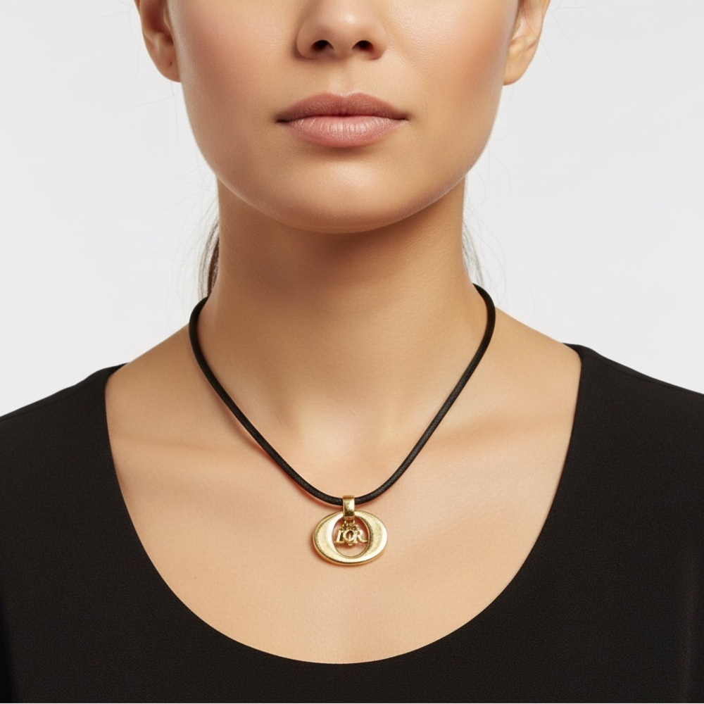 Dior Logo Pendant Choker - Picture 6 of 6